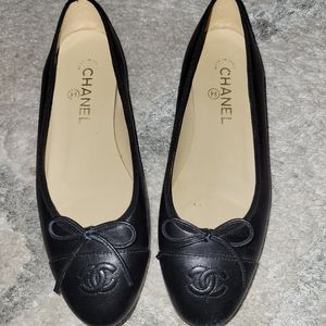 CHANEL BLACK LEATHER  TOE BALLERINA BALLET FLATS